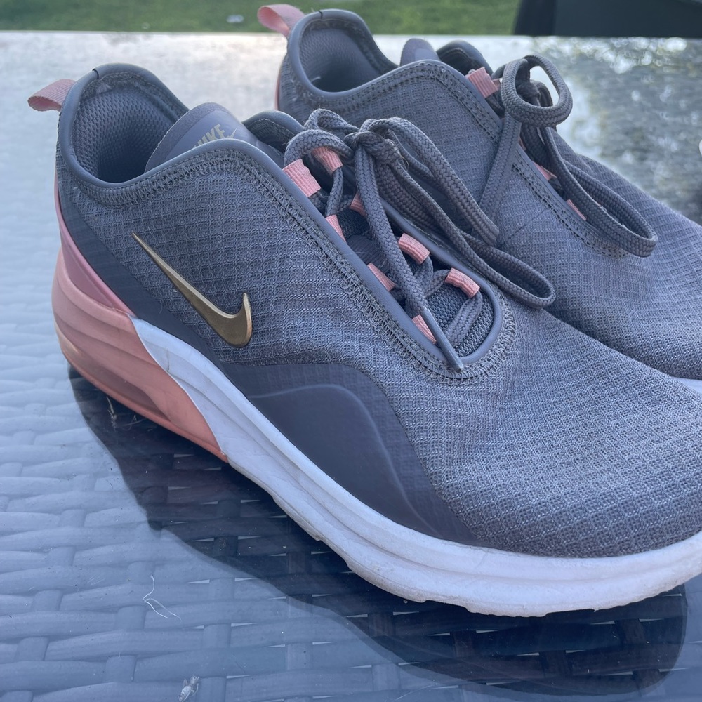 Nike Womens sneakers size 6.5